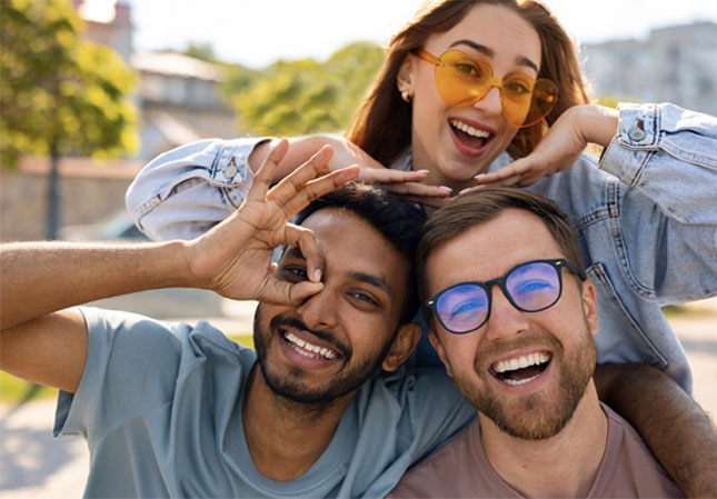 Imagen natural de tres amigos